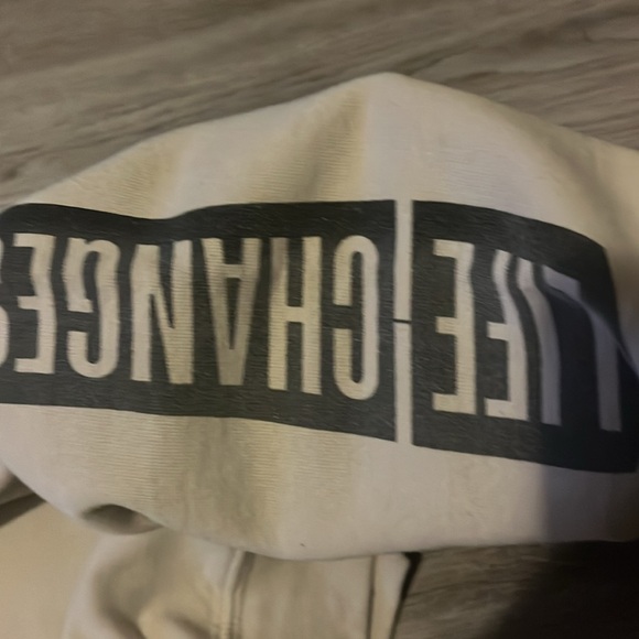 It’s a Thomas Rhett tour sweater - Picture 3 of 3